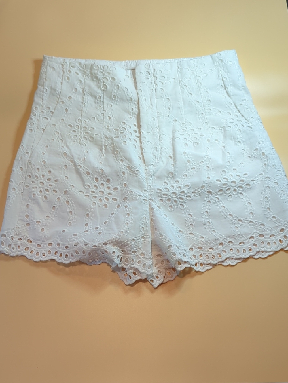 Zara White Eyelet Lace High-Waist Shorts Size M